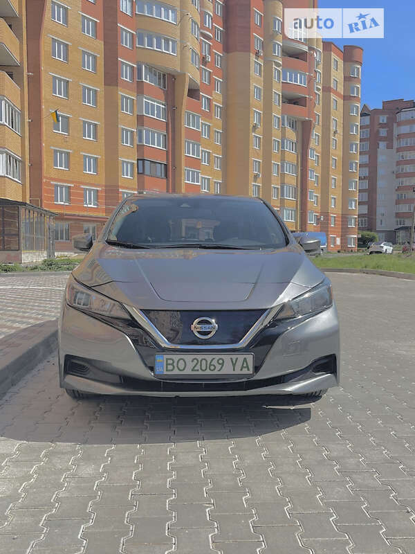 Хетчбек Nissan Leaf 2021 в Тернополі