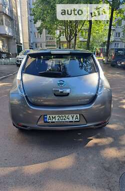 Хэтчбек Nissan Leaf 2013 в Вишневом