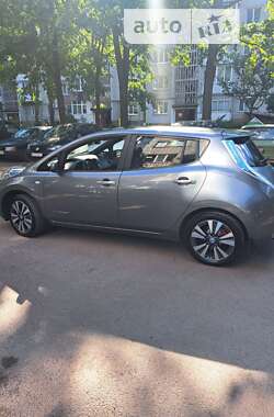 Хэтчбек Nissan Leaf 2013 в Вишневом