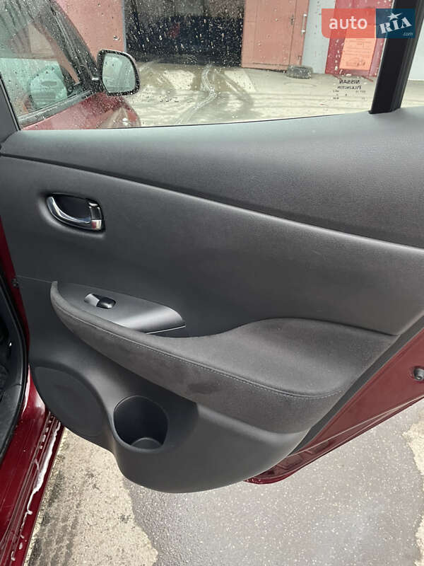 Хетчбек Nissan Leaf 2016 в Вінниці фото 15 Хетчбек Nissan Leaf 2016 в Вінниці