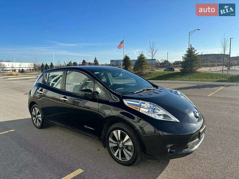 Хетчбек Nissan Leaf 2015 в 