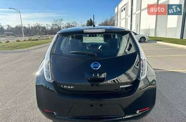 Хетчбек Nissan Leaf 2015 в 