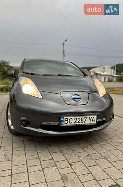 Хэтчбек Nissan Leaf 2013 в 