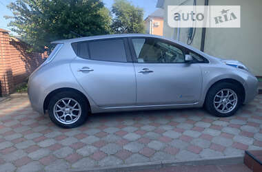 Хэтчбек Nissan Leaf 2011 в Черновцах