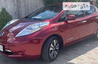 Хетчбек Nissan Leaf 2015 в Чернівцях