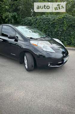 Хэтчбек Nissan Leaf 2014 в 