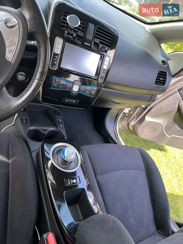 Хэтчбек Nissan Leaf 2014 в Львове