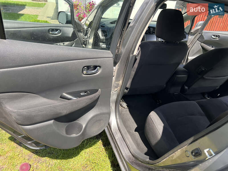 Хэтчбек Nissan Leaf 2014 в Львове