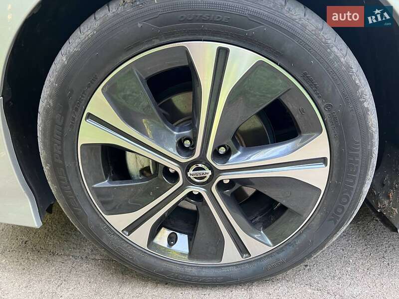 Хэтчбек Nissan Leaf 2020 в Полтаве