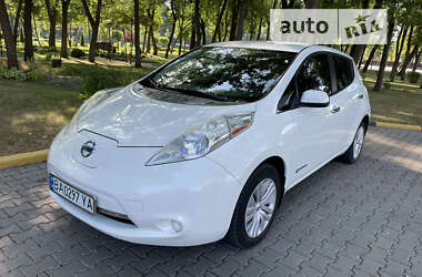 Хэтчбек Nissan Leaf 2014 в Александрие