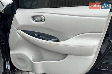 Хэтчбек Nissan Leaf 2012 в 