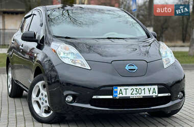 Хэтчбек Nissan Leaf 2012 в 