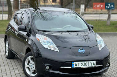 Хэтчбек Nissan Leaf 2012 в 