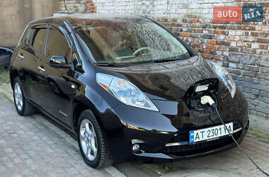 Хэтчбек Nissan Leaf 2012 в 