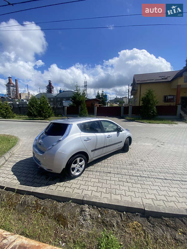 Хетчбек Nissan Leaf 2012 в Новояворівську