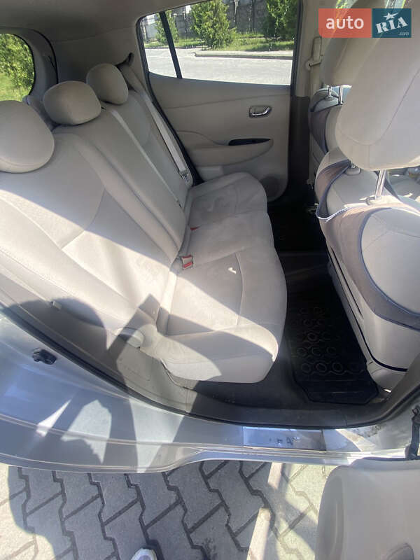 Хетчбек Nissan Leaf 2012 в Новояворівську