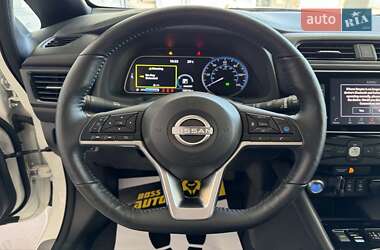 Хэтчбек Nissan Leaf 2022 в 