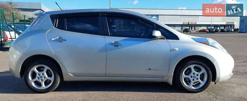 Хетчбек Nissan Leaf 2013 в Полтаві
