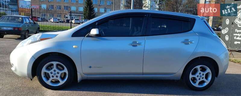 Хетчбек Nissan Leaf 2013 в Полтаві