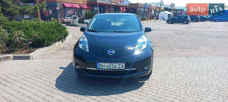 Хэтчбек Nissan Leaf 2014 в 