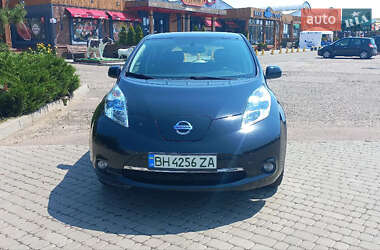 Хэтчбек Nissan Leaf 2014 в 