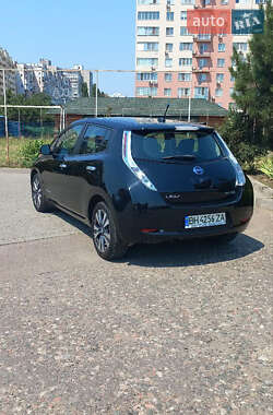 Хэтчбек Nissan Leaf 2014 в 