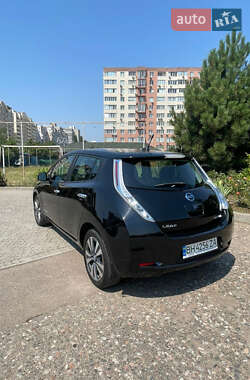 Хэтчбек Nissan Leaf 2014 в 