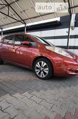 Хэтчбек Nissan Leaf 2015 в 