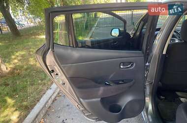 Хэтчбек Nissan Leaf 2014 в 