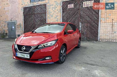 Хэтчбек Nissan Leaf 2019 в 