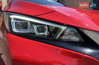 Хэтчбек Nissan Leaf 2019 в 
