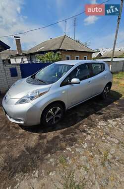 Хэтчбек Nissan Leaf 2014 в 
