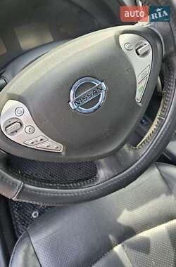 Хэтчбек Nissan Leaf 2014 в 