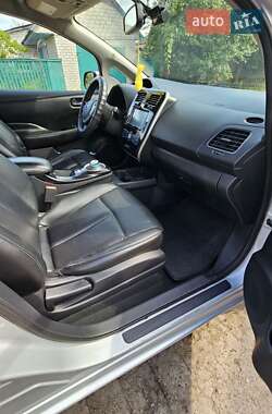 Хэтчбек Nissan Leaf 2014 в 