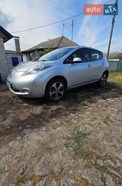 Хэтчбек Nissan Leaf 2014 в 