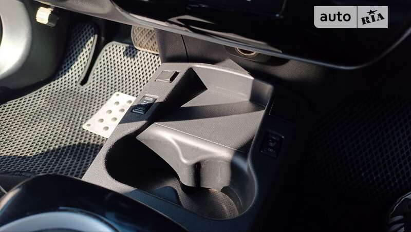 Хетчбек Nissan Leaf 2016 в Дніпрі