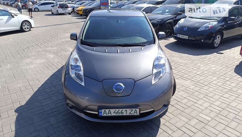 Хетчбек Nissan Leaf 2016 в Дніпрі