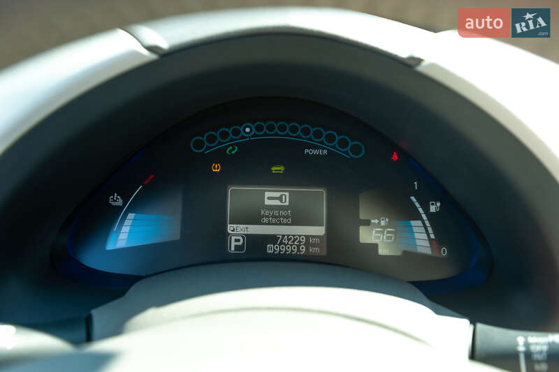 Хэтчбек Nissan Leaf 2015 в Черновцах