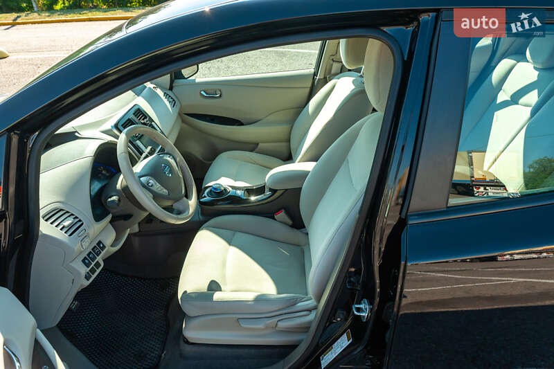 Хэтчбек Nissan Leaf 2015 в Черновцах