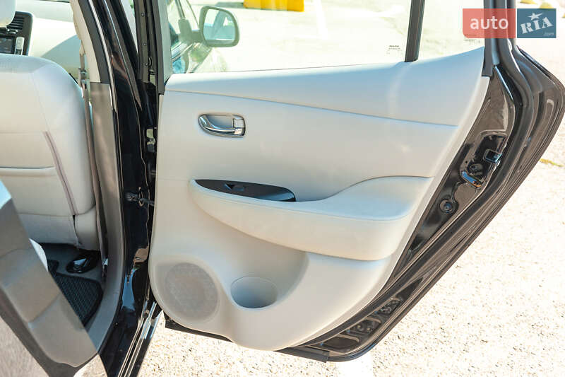 Хэтчбек Nissan Leaf 2015 в Черновцах