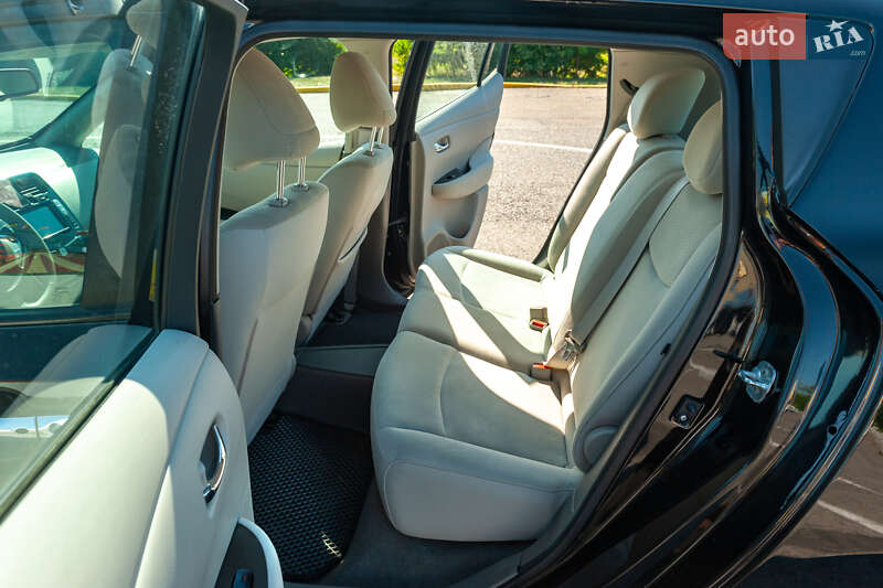 Хэтчбек Nissan Leaf 2015 в Черновцах