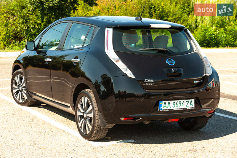 Хэтчбек Nissan Leaf 2015 в Черновцах