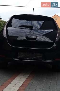 Хэтчбек Nissan Leaf 2012 в 