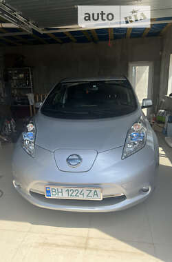 Хэтчбек Nissan Leaf 2013 в Черноморске