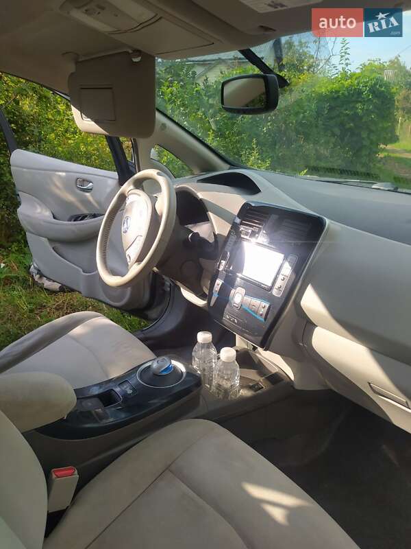 Хэтчбек Nissan Leaf 2012 в Львове