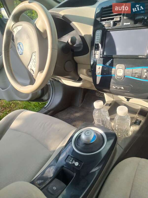 Хэтчбек Nissan Leaf 2012 в Львове