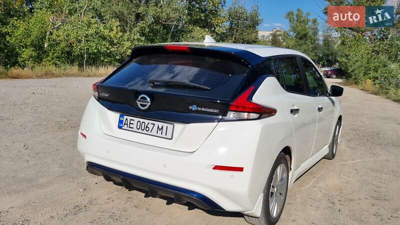 Хетчбек Nissan Leaf 2022 в Дніпрі