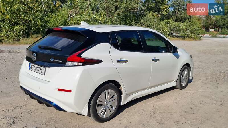 Хетчбек Nissan Leaf 2022 в Дніпрі