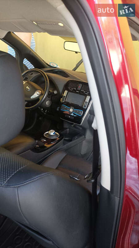 Хэтчбек Nissan Leaf 2014 в Магдалиновке