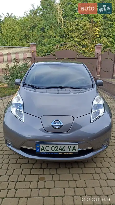 Хэтчбек Nissan Leaf 2014 в 
